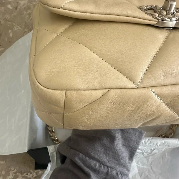 Chanel Black and White Gift Box - Picture 4 of 11